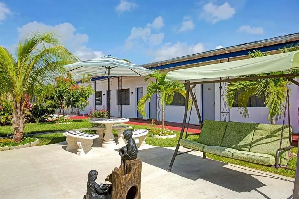 Sun And Surf Inn