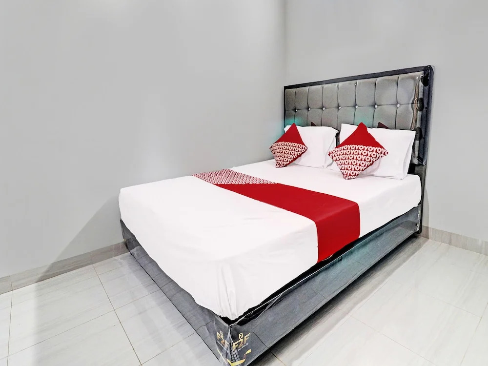 OYO 92057 Reny Kost Syariah