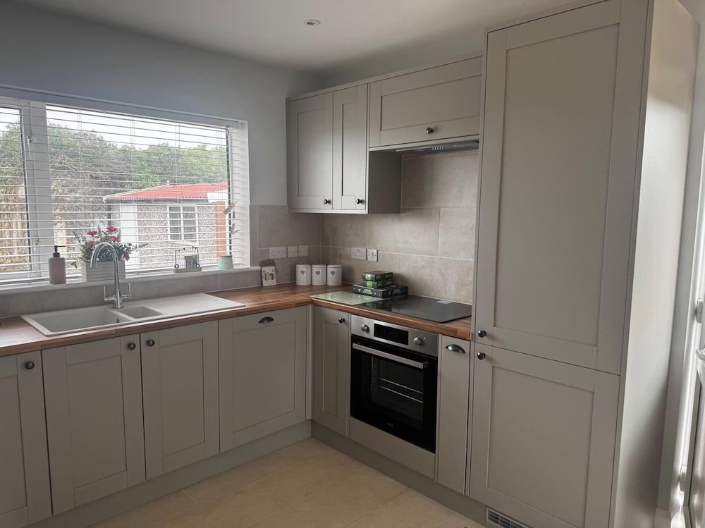 3 Bed Cottage - Sleeps 5 - Pets - Hottub - Garden