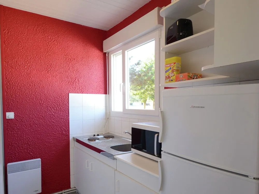 Semi-detached Bungalow With Microwave, in the Great Vendée