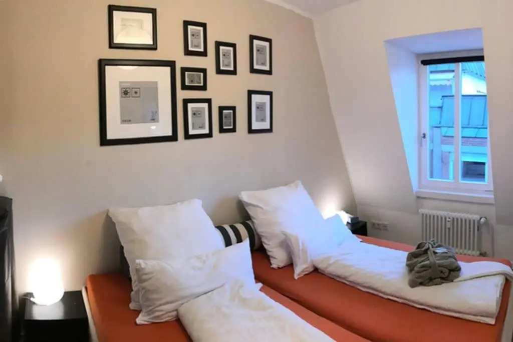 Sonnig, modern, zentral mit Parkhaus nebenan checkin123