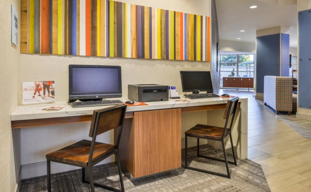 HOLIDAY INN EXPRESS & SUITES ELK GROVE CENTRAL - HWY 99 by IHG