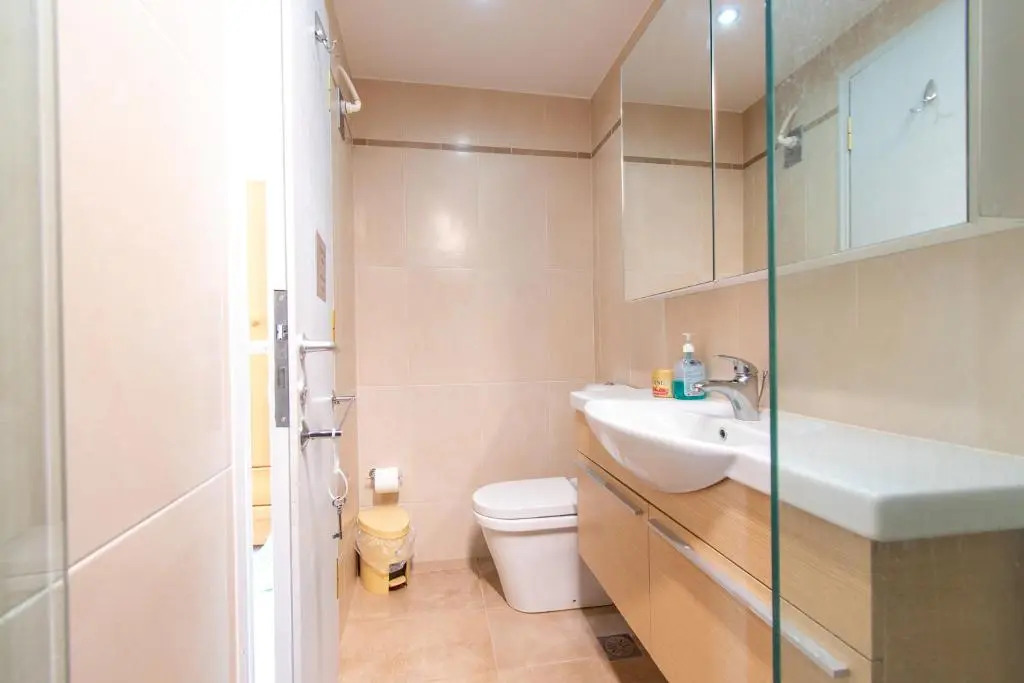 Lavish & Spacious APT with Stunning Seaview, 10 Min ATH Airport