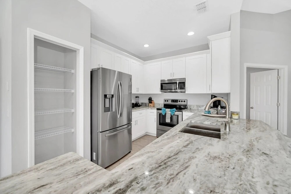 Charming Home With Private Pool and Electric Fire Place! #4bc110