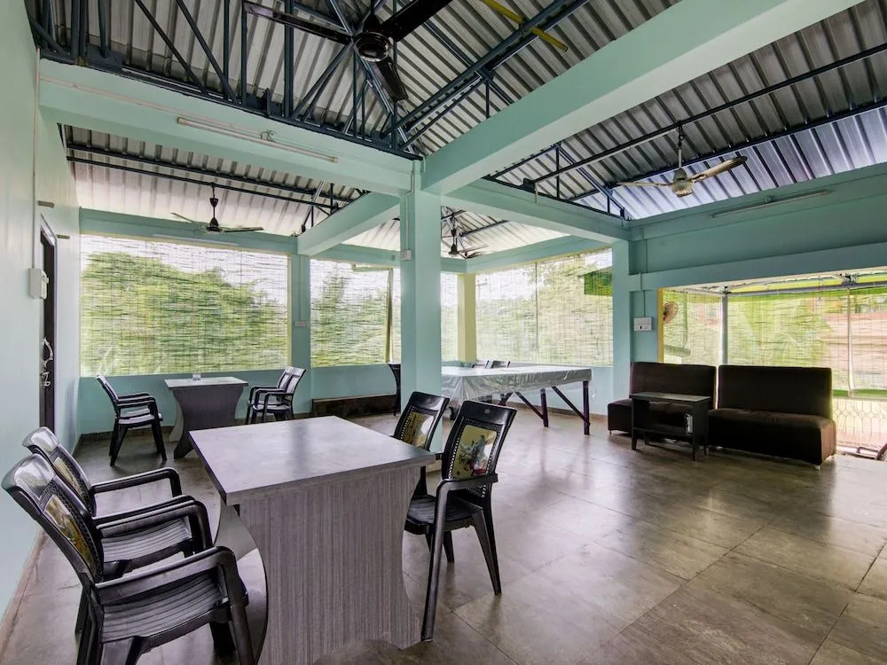 OYO 12812 Four Seasons Villa