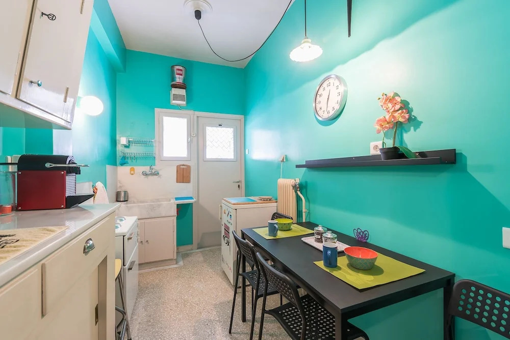 Bright 2 Bed Apartment by Cloudkeys