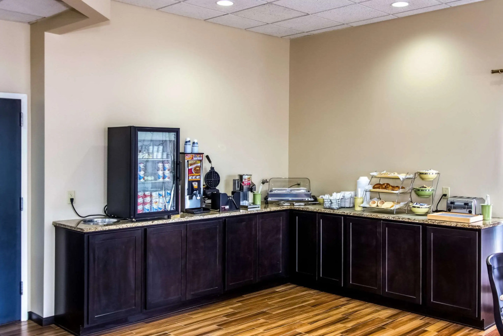 Quality Inn & Suites Moline Airport