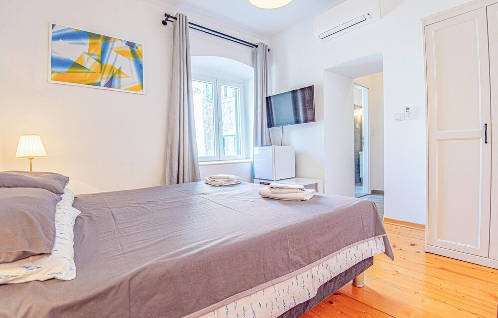 Nice Apartment in Sibenik With Wifi and 3 Bedrooms