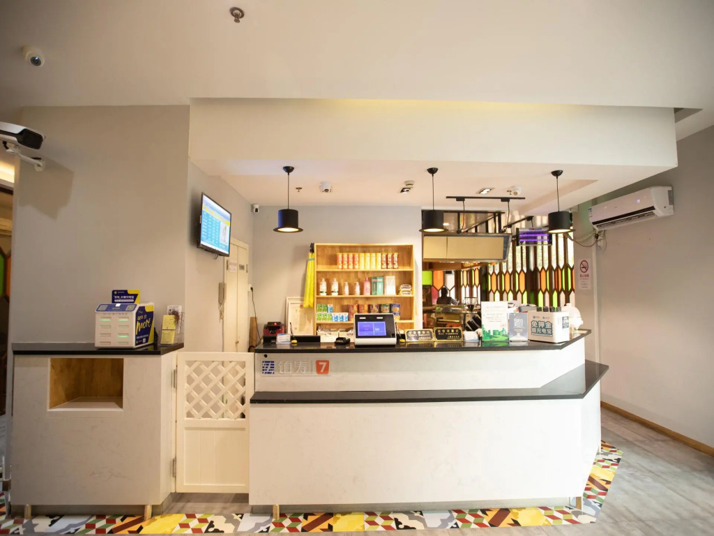 7 Days Premium Hotel Shanghai Xujiahui Longhua Road Metro station