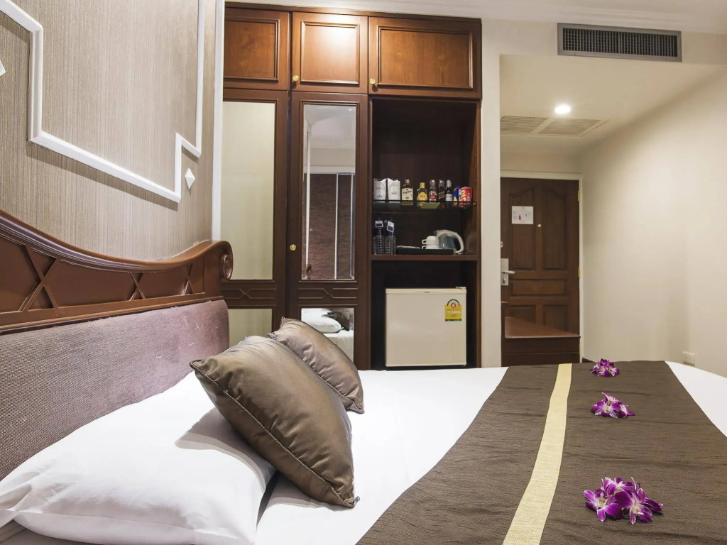 Majestic Suites Hotel