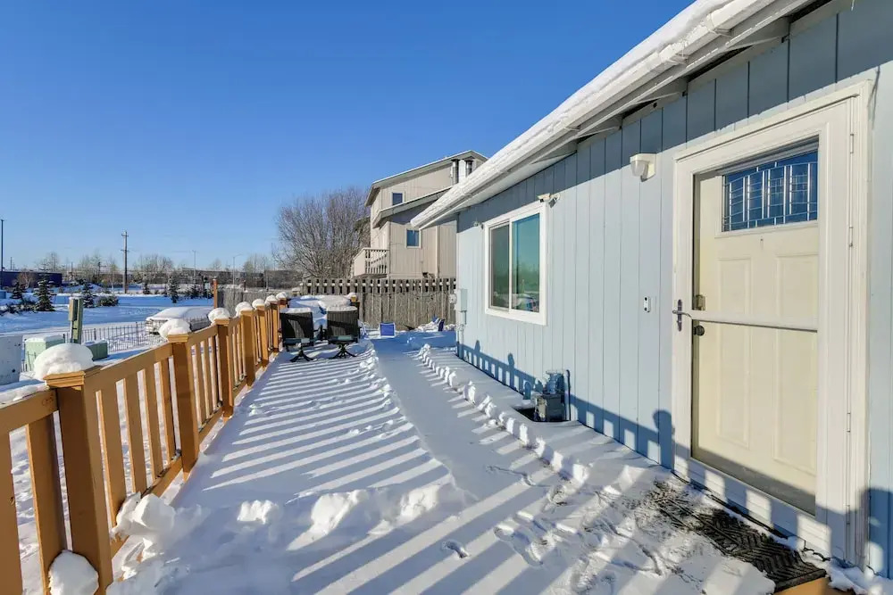 Updated Townhome: Near Airport & Shopping!