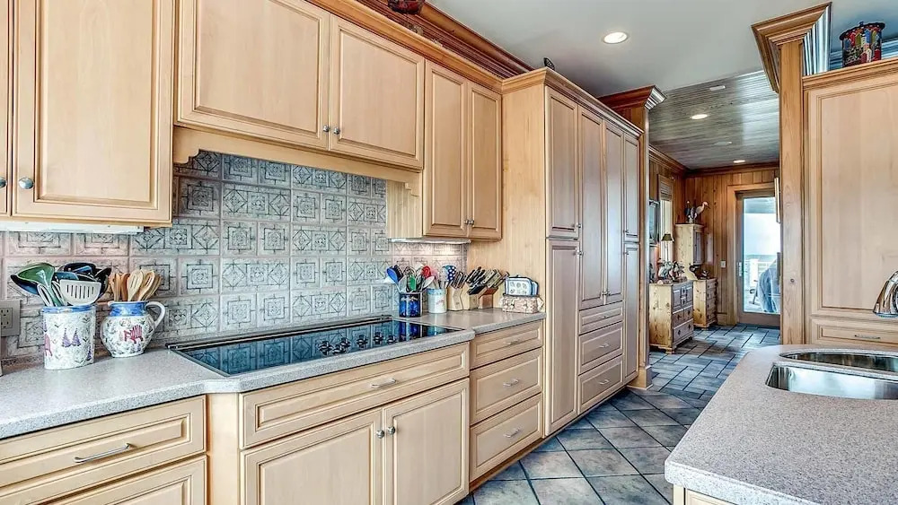 The Boat - 8 Br Home