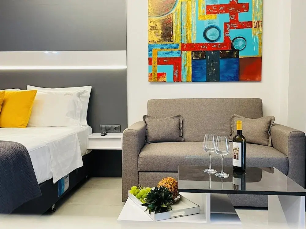 LUXSUITES