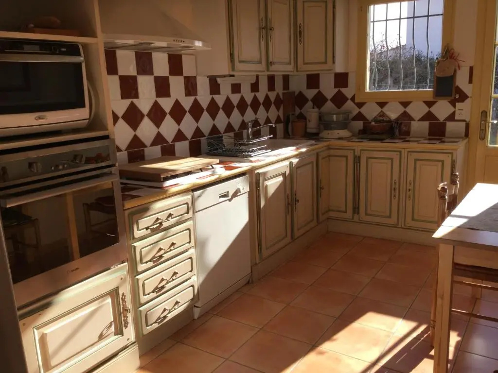 nice home rental in the hearth of the village mouriès, in the natural park of the alpilles