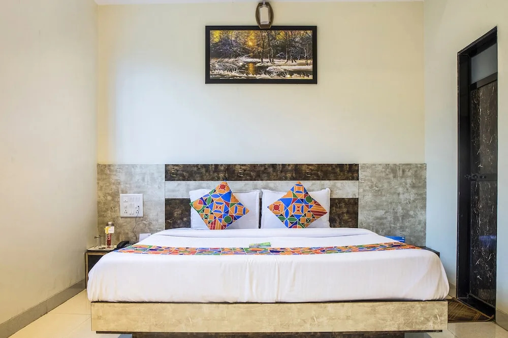 Hotel Embassy Grand