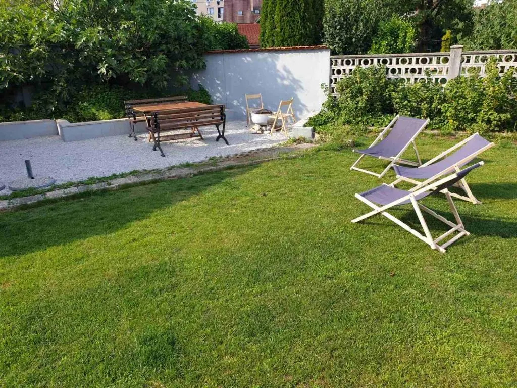 Huge BBQ Garden, Spacious Flat, AC, Free Parking 2