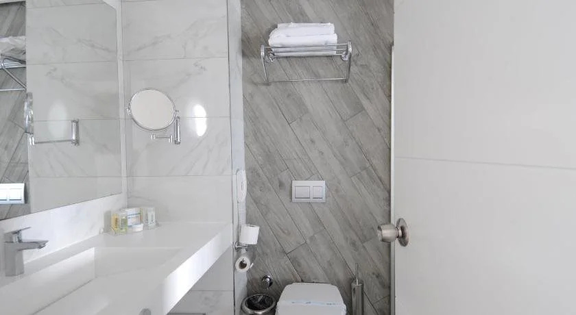 Lonicera West Hotel