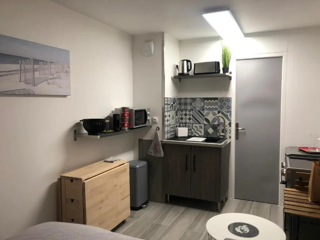 Studio à 50 m de la mer avec parking privatif