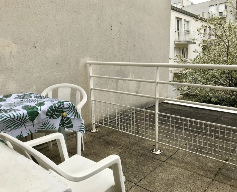 Studio calme proche gare avec parking