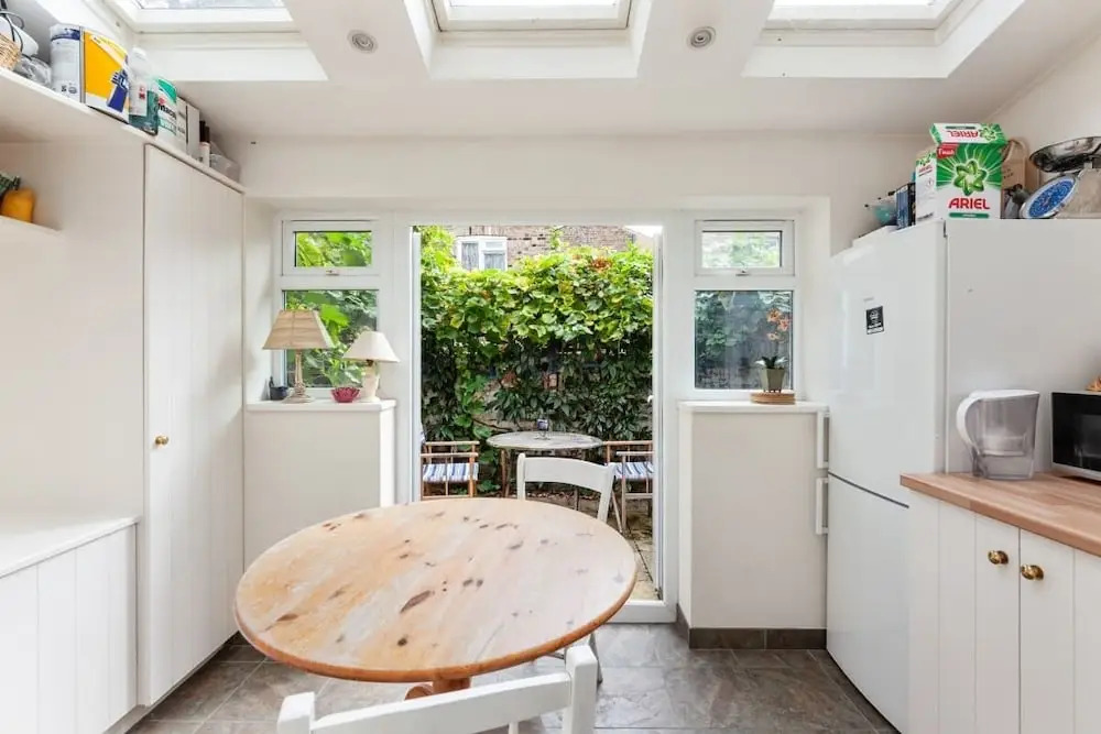 Lovely 2 Bed Apt W/patio nr Shepherd's Bush