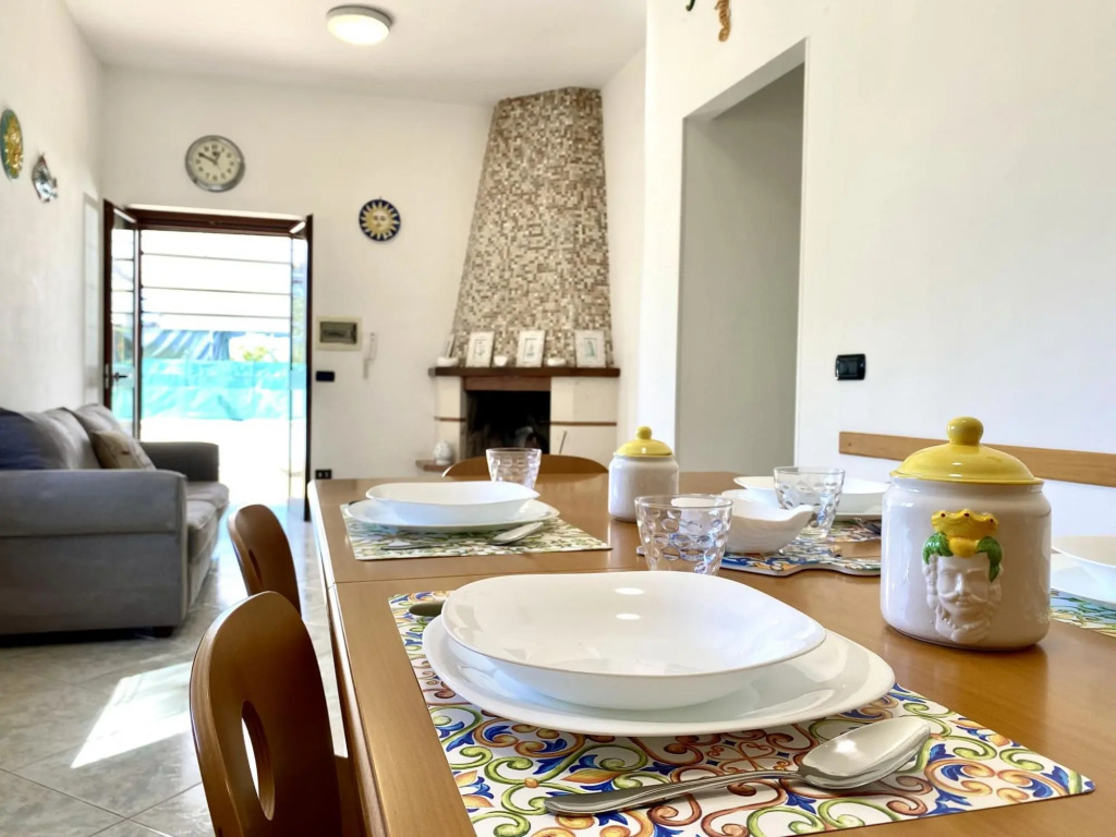 4 people, near the sea, detached villa, private parking, suitable for families-La Villetta di Noemi