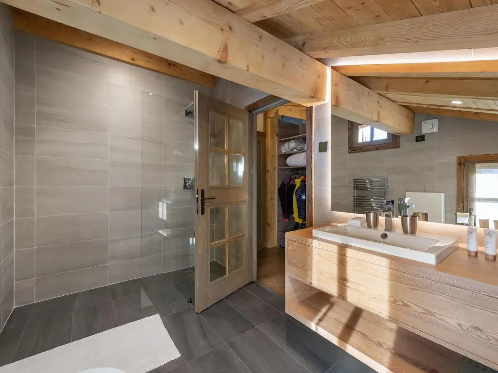 Chalet avec jacuzzi, proche des pistes, pour 10 personnes - FR-1-570-20