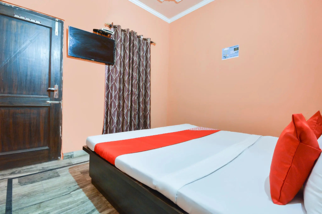 OYO 26787 Hotel Kulwants
