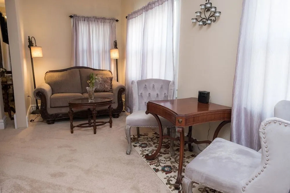 Dennison Street Inn Bed & Breakfast