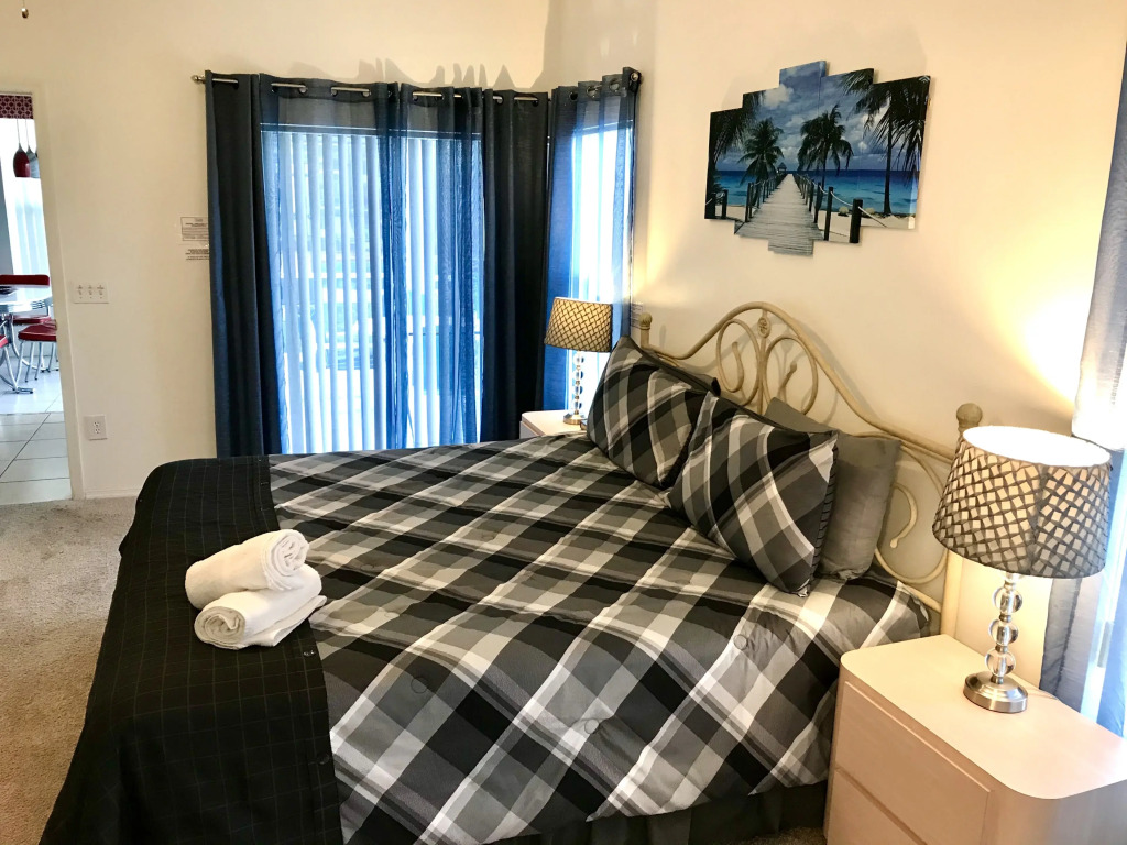 E132JA - 4 beds pool home on a golf course, Davenport, US