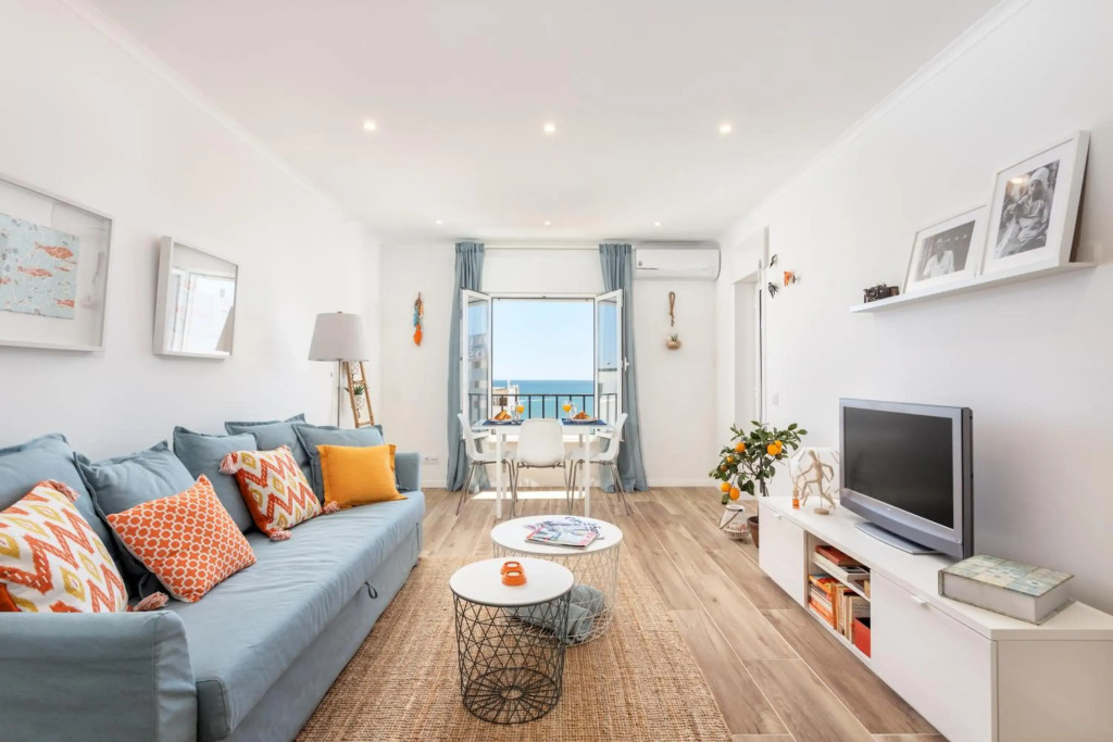 Modern ocean view apt 2 min walk to beach