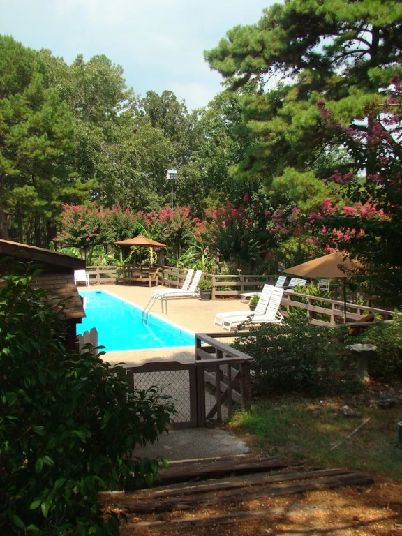 Mountain Harbor King Guest Room on Lake Ouachita