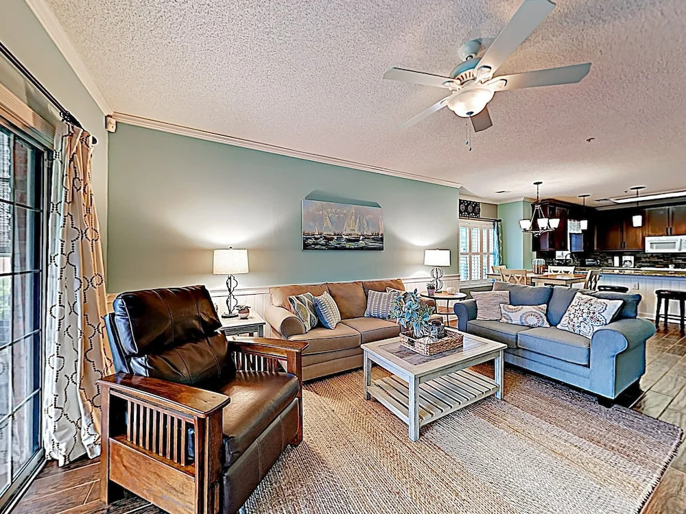 New Listing! Pristine Condo W/ Pool & Patio Condo