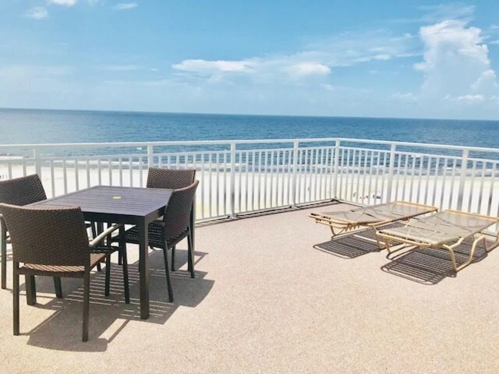 Jamaica Royale - 801 - 2 Br Condo