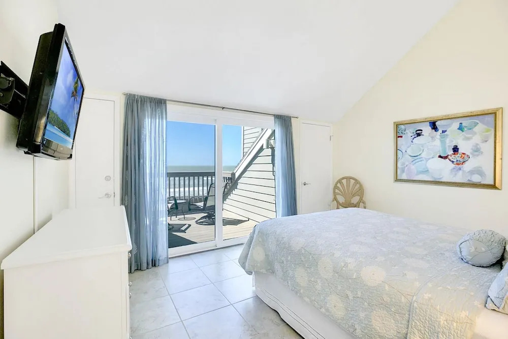 19930 Gulf Blvd Townhouse Unit 4A 2 Bedrooms 2.5 Bathrooms Townhouse