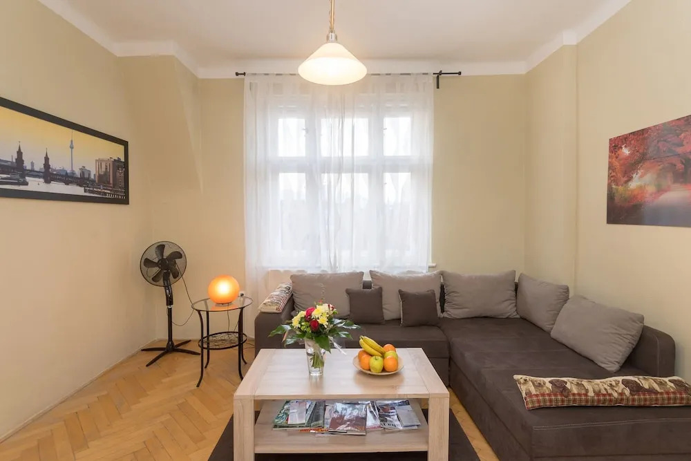 Castle View Spacious Apartment