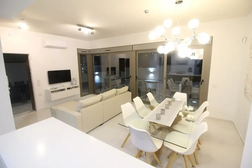 Spacious Villa in Villamartin for 6