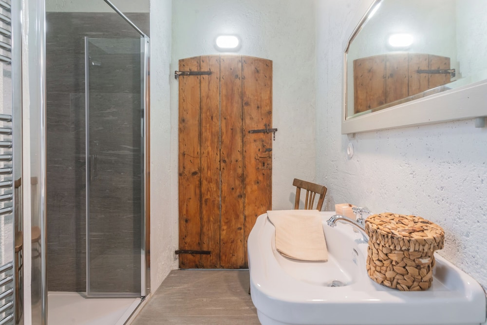 Villa Eugenia - Pool e Garden Retreat in Como by Rent All Como
