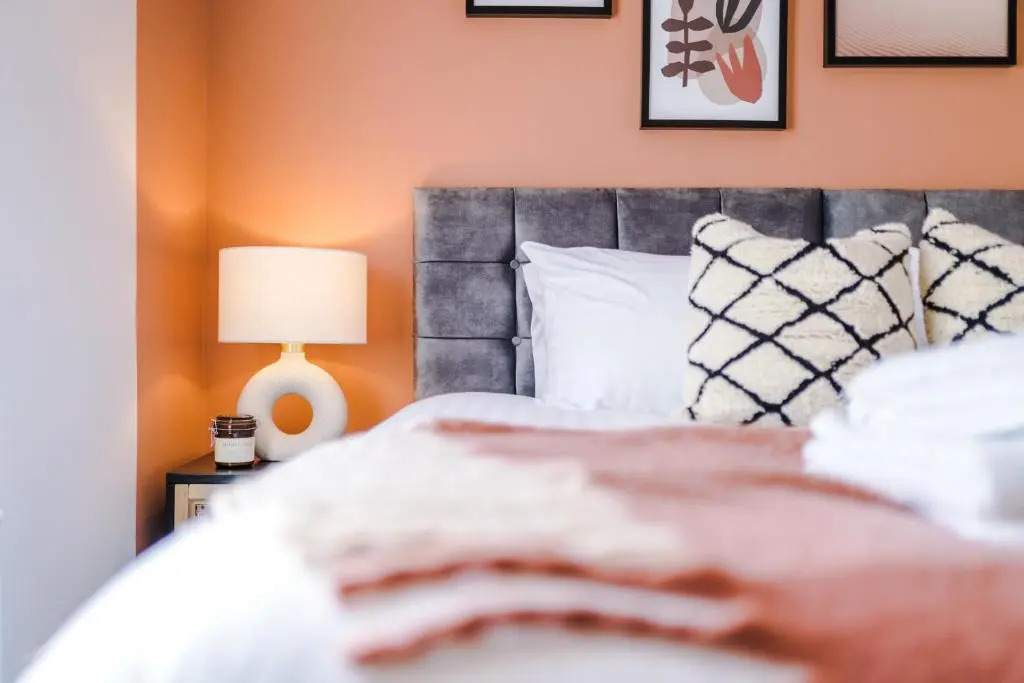 Rest&Recharge @ Windsor House (2 Bedrooms, 4 Beds, Free Parking)