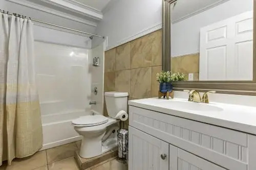 Elegant 4BR Condo in Downtown