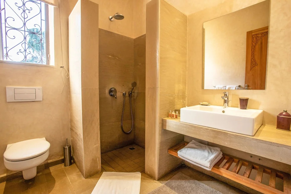 Lankah - Authentic villa with private heated pool close to city center