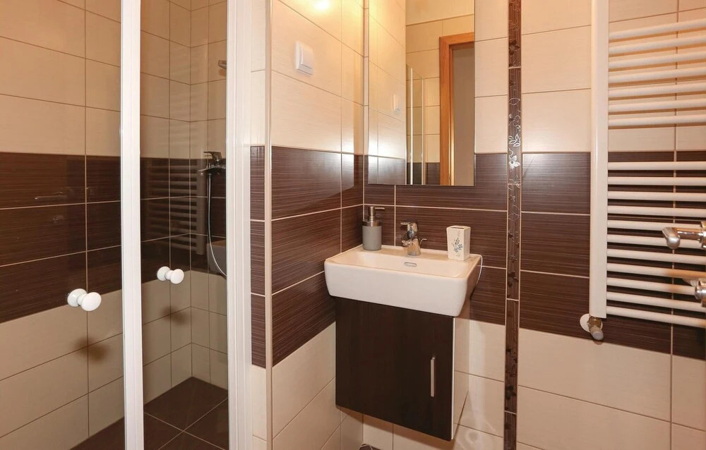 Awesome Home in Dugopolje With Wifi and 4 Bedrooms