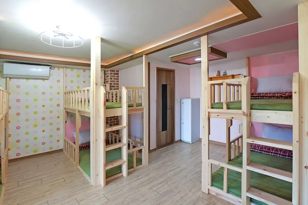 Favian Guest House