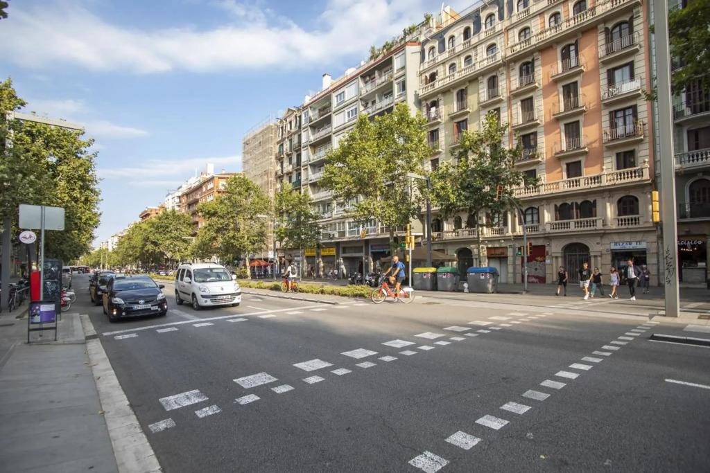 63PAR275- Sunny apartment in Paralel