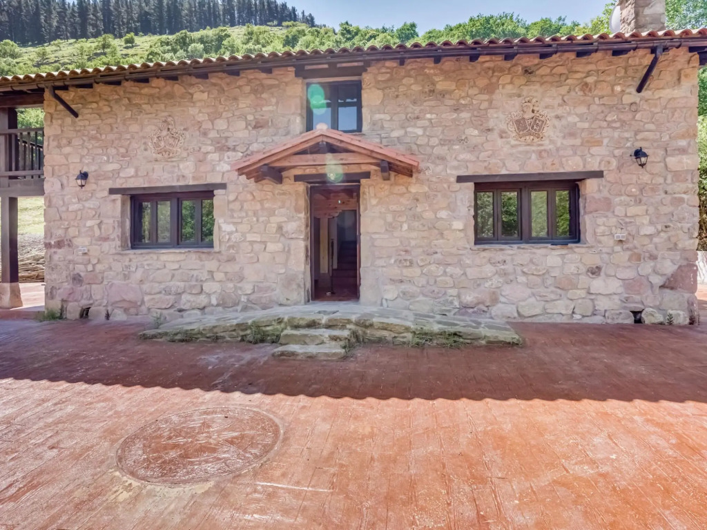 Rustic Holiday Home in Merilla with Valley View