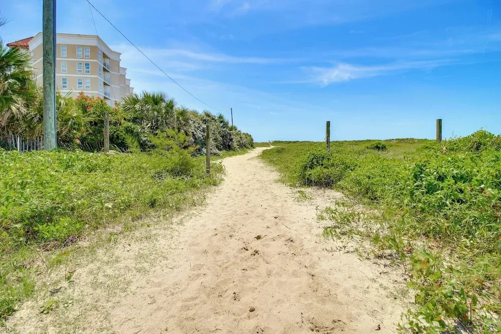 Walk to North Topsail Shores: Beach House w/ Gear!