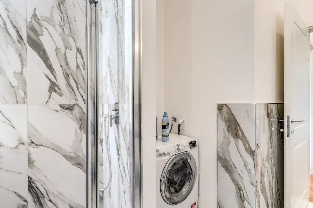 AwesHome Luxury Apartment