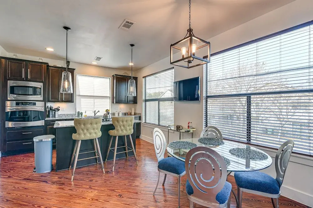 Pet-friendly Houston Townhome: 2 Mi to Downtown