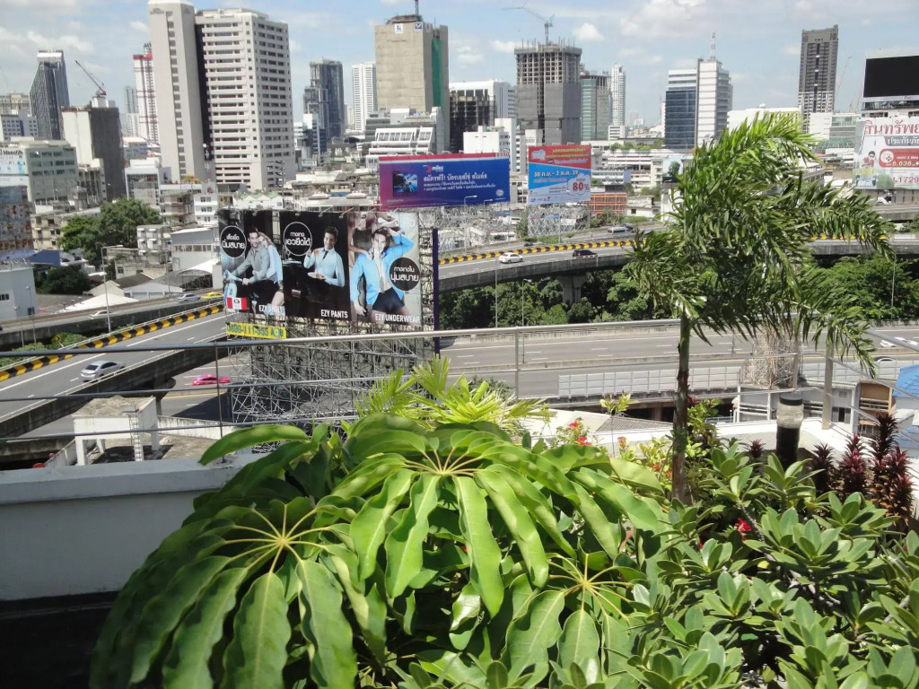 Interchange Tower Serviced Apartment - SHA Extra Plus