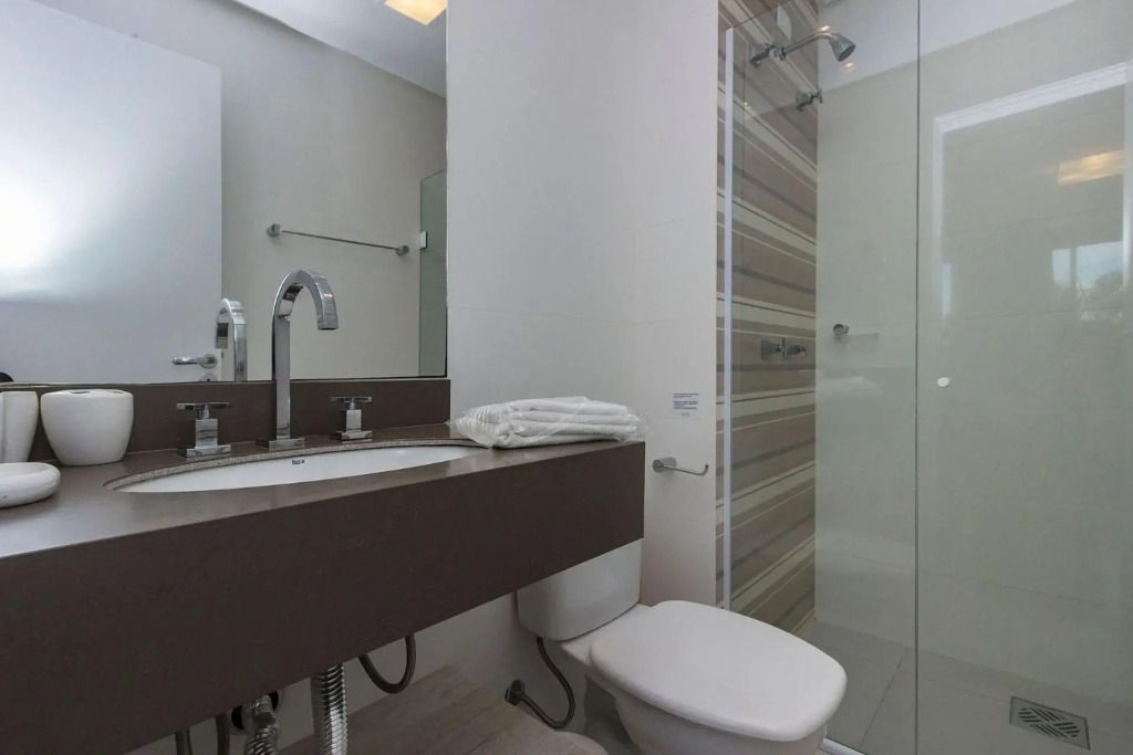 Porto Fino 106 - 200m da praia de Bombinhas - Roupas de cama & kit amenities - Ótimo custo-benefício