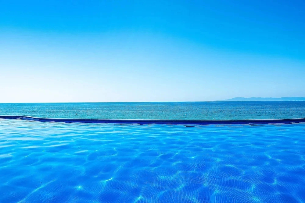 Charming Beach Apartment With Pool and Beach Access, Full Kitchen and Wifi